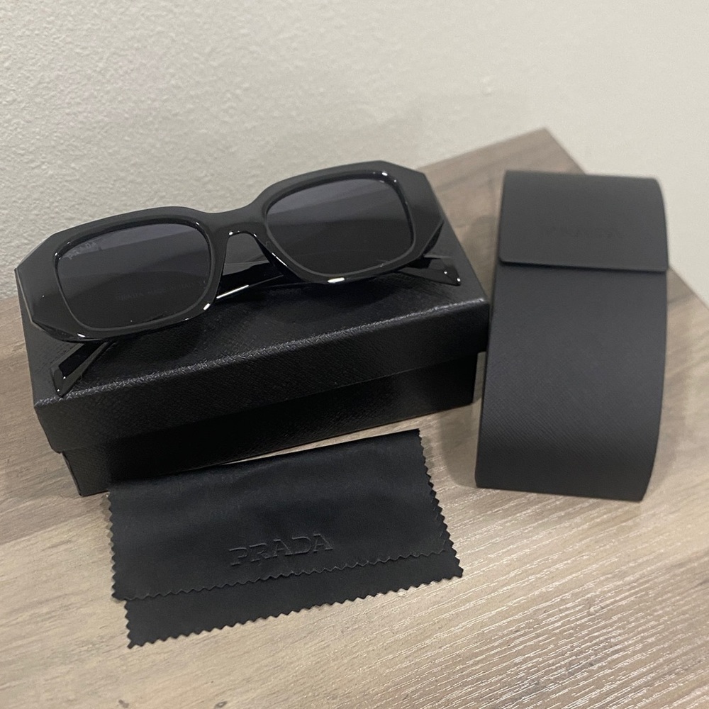 Fashion Sleek Black Sunglasses